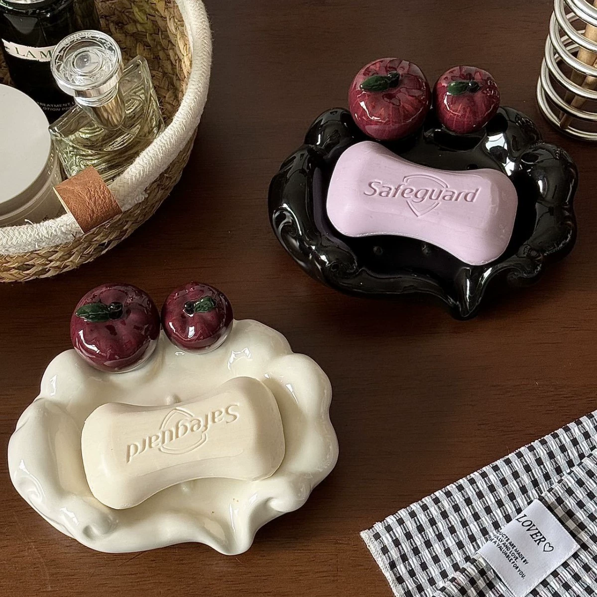 High quality ceramic soap holder, hygienic drying rack, light luxury style