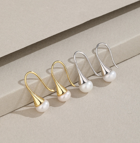 Pendientes de perlas de agua dulce de plata de ley S925 Pendientes de verano femenino Diseño de lujo ligero Pendientes de alta gama Temperamento de madre