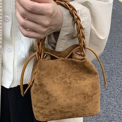 外出手拎包包女2025新款复古麂皮绒单肩包小众通勤百搭斜挎水桶包
