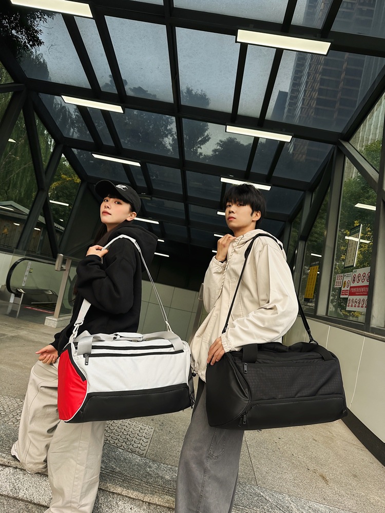 Diseño sentido de color a juego bolsa de fitness deportiva de pareja marca de moda bolso de mensajero portátil para hombre bolso de viaje de ocio de gran capacidad