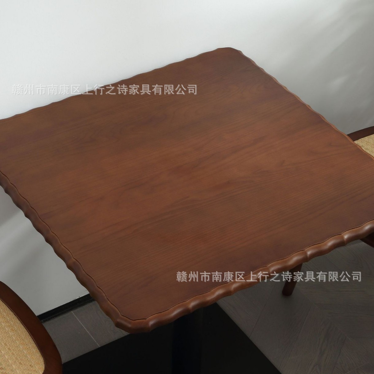 Mesas y sillas de cafetería retro Sillas de comedor de estilo chino americano Sillas de restaurante occidental Sillas y sillas de cafetería Un juego completo de mesas de taberna