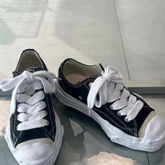 純原高版mmyが口を開いて笑って靴の余文楽を溶かします。