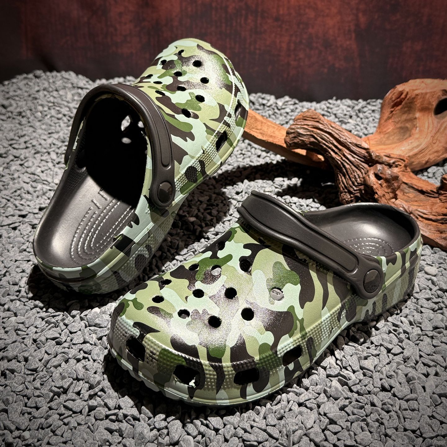 Nuevos zapatos de impresión de camuflaje transfronterizos, zapatos de agujero, zapatos de sandallas de pareja, zapatillas de moda para hombres y mujeres