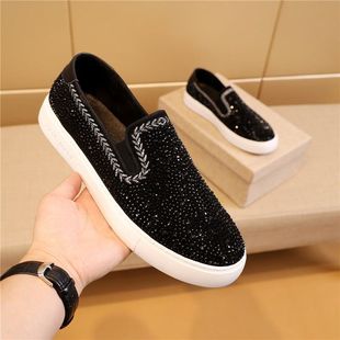�W��վ�ļ��¿�C��n��Ӣ���r�г���һ�_�ő���Ь����Ь����Ь��