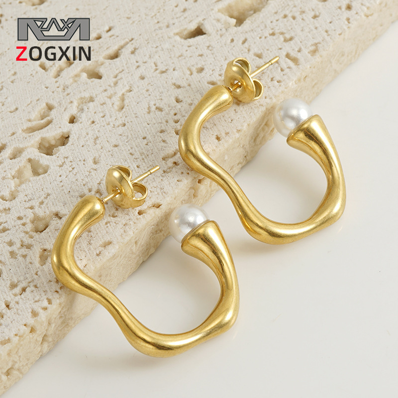 Acero inoxidable transfronterizo personalidad de moda europea y americana pendientes irregulares de titanio de acero 18k nicho sensación de diseño de perlas para mujeres