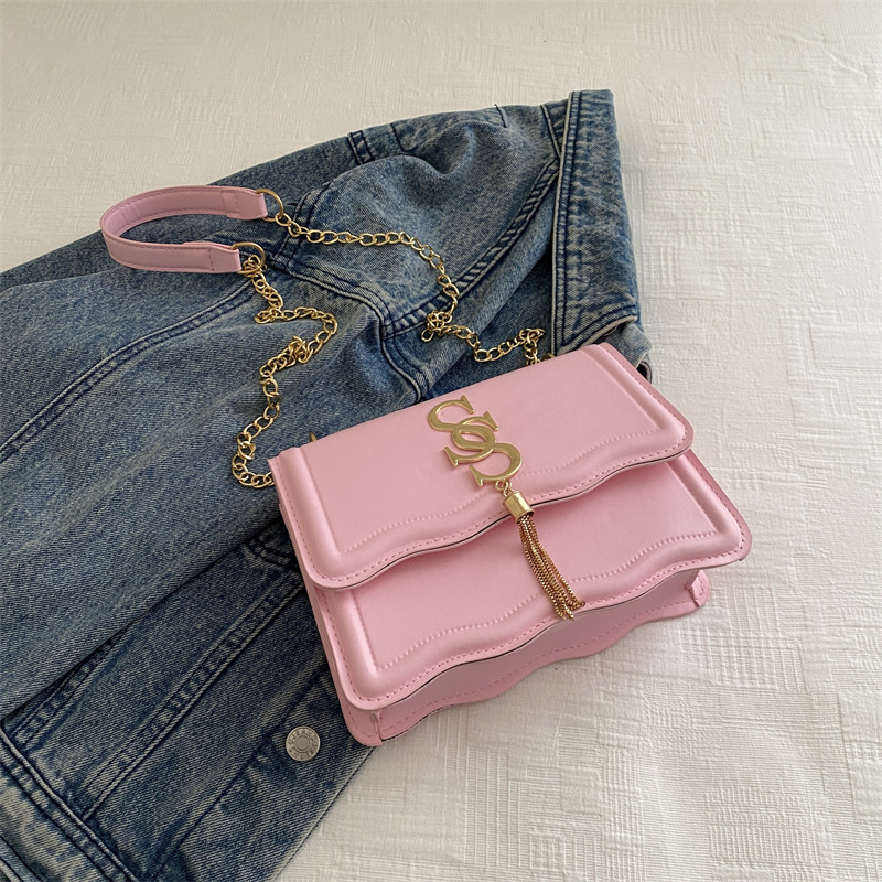 Nuevo alfabeto hardware tendencia de moda simple ocio 2024 verano retro ocio cadena mochila de hombro mujer