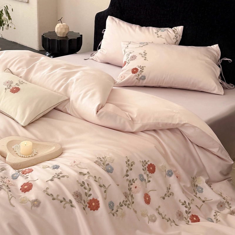 Juego de cama de cuatro piezas de algodón de fibra larga de 60 hilos, color liso, bordado, con sábana ajustable, teñido reactivo.