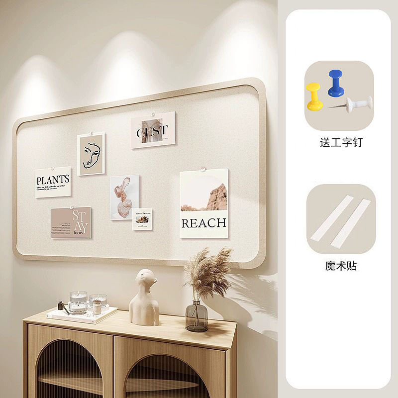 写真の壁のフェルトの板の壁は伝言板を貼って展示します。|undefined