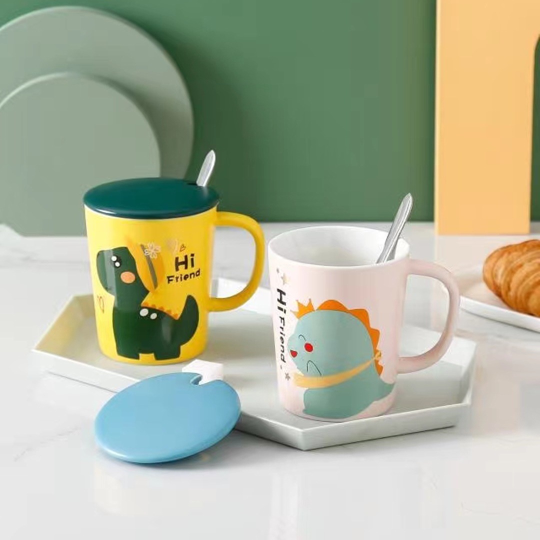 Patrón de dinosaurio lindo de dibujos animados taza regalo personalizado de cerámica taza de agua taza de café japonés con tapa cuchara taza de esmalte