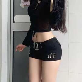 美式vibe黑色小个子牛仔超短裤女低腰百搭铆钉设计显瘦包臀短热裤
