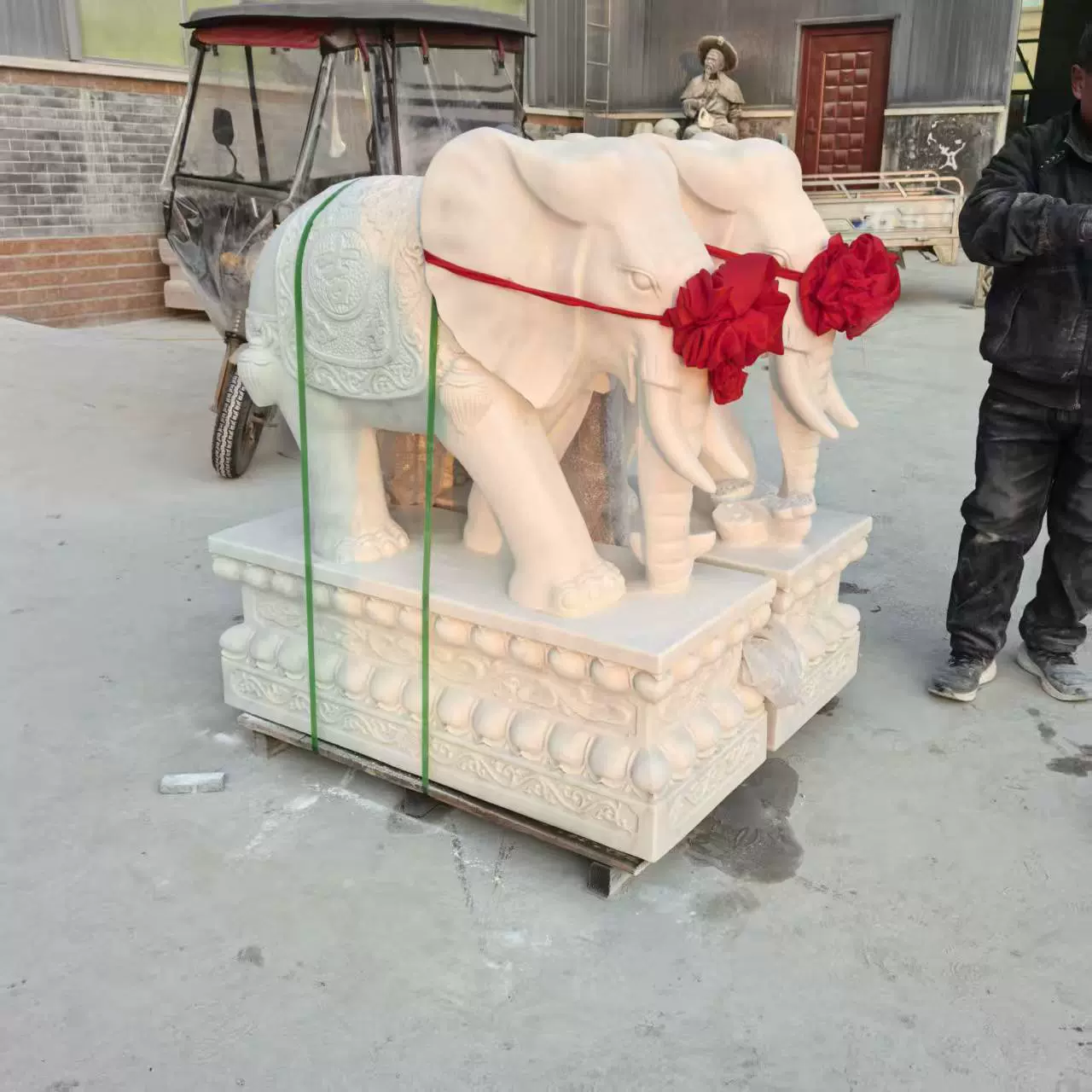 石雕大象一对天然汉白玉青石石象大理石别墅酒店门口招财石头摆件