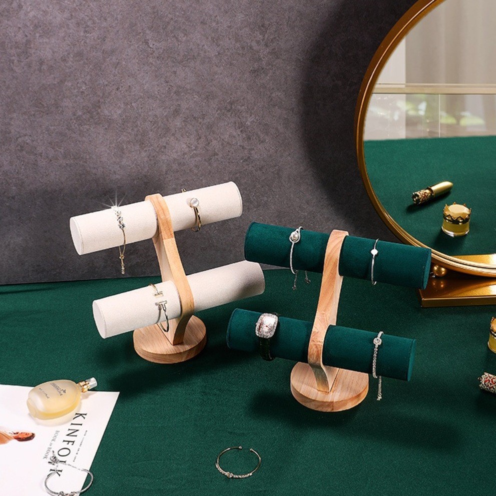 ����չʾ�������ֱ�����ר�ó��е���ľ���鱦��Ʒ���ɹҼ����μ�