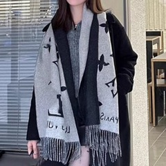 L家のブランドの経典の金の黒い灰色のカシミヤのマフラーの赤い本のネットの赤い生放送のマントのファッションは百合の保温のマフラーを囲んでいます。
