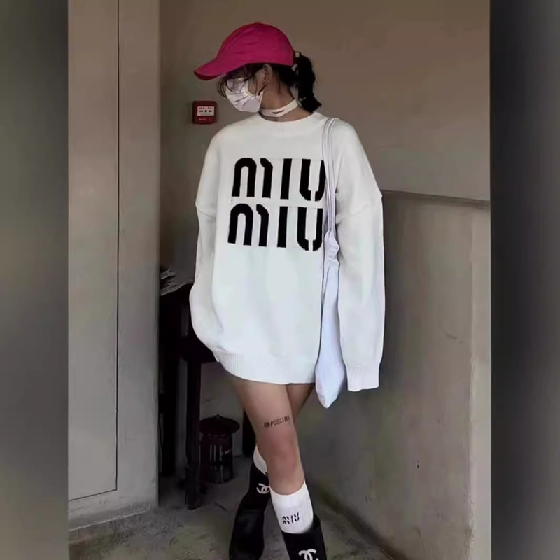 2024秋の婦人服の新商品のファッションはだらだらしています。|undefined