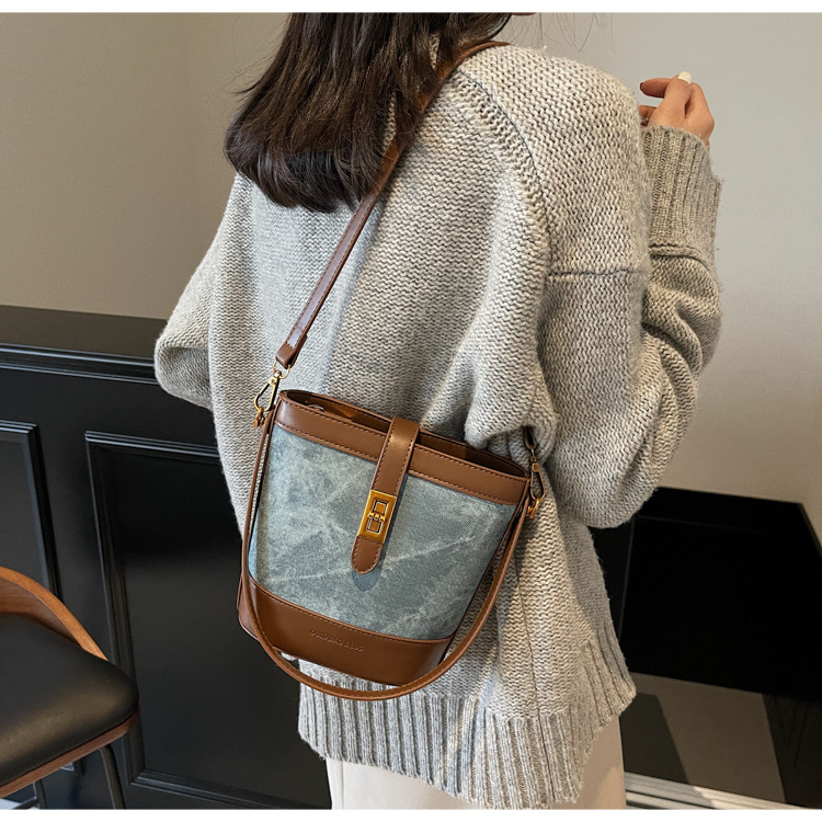 2024 New Korean-style trendy single-shoulder bag, niche design, underarm bag, fashionable and casual bucket bag, crossbody women's bag undefined