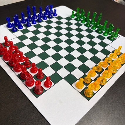 Three-Person and Four-Person International Chess Set with Transparent Plastic Chess Pieces and Board, 35cm, King Height 49mm