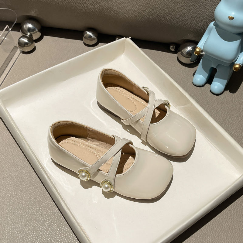 Children's Leather Shoes 2024 Summer Korean Style Girls' Shallow Mouth Cross Strap Pearl Vintage Baby Shoes Chanel Style Leather Shoes