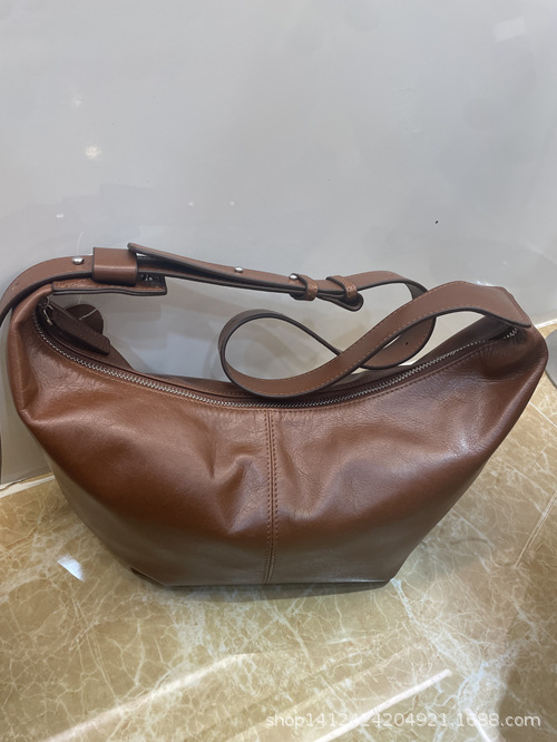 Bolsos de albóndigas de piel blanda de gran capacidad nuevos bolsos de ocio simples para mujeres, 100 bolsos de hombro para viajeros, bolsos de axila