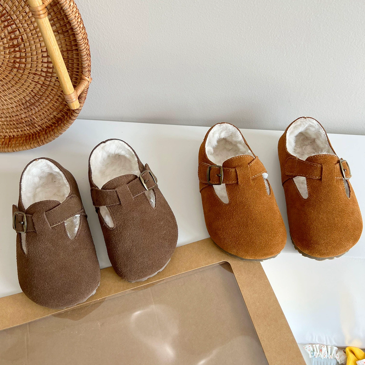 Корейская детская обувь зимняя бархатная детская ретро маленькая кожаная обувь для мальчиков британский стиль бобовая обувь для девочек кожаная родительская обувь