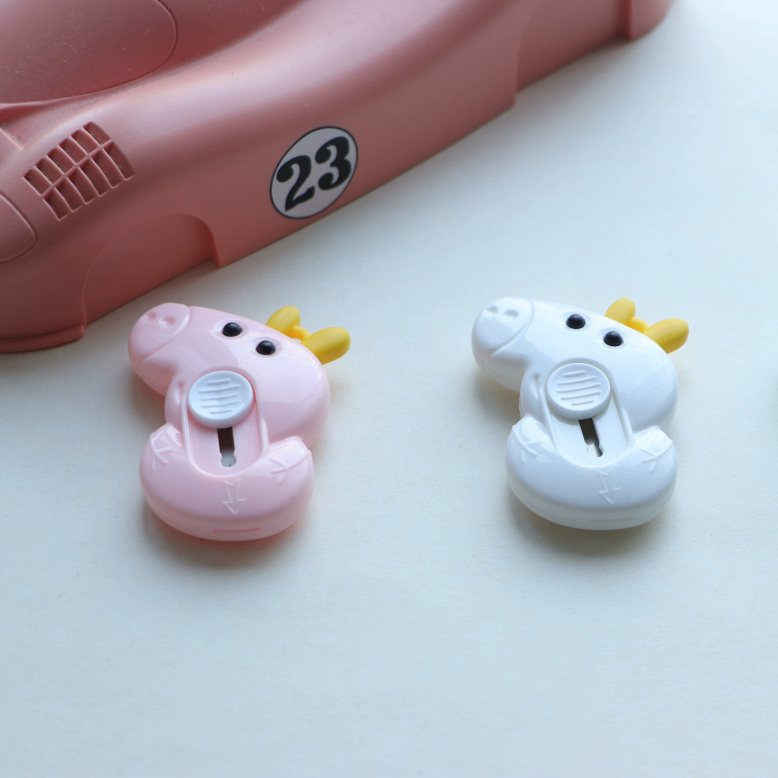 Маленькая свинья мини-универсальный нож арт-распаковщик для демонтажа экспресс-резки посылки милый портативный маленький нож мультфильм