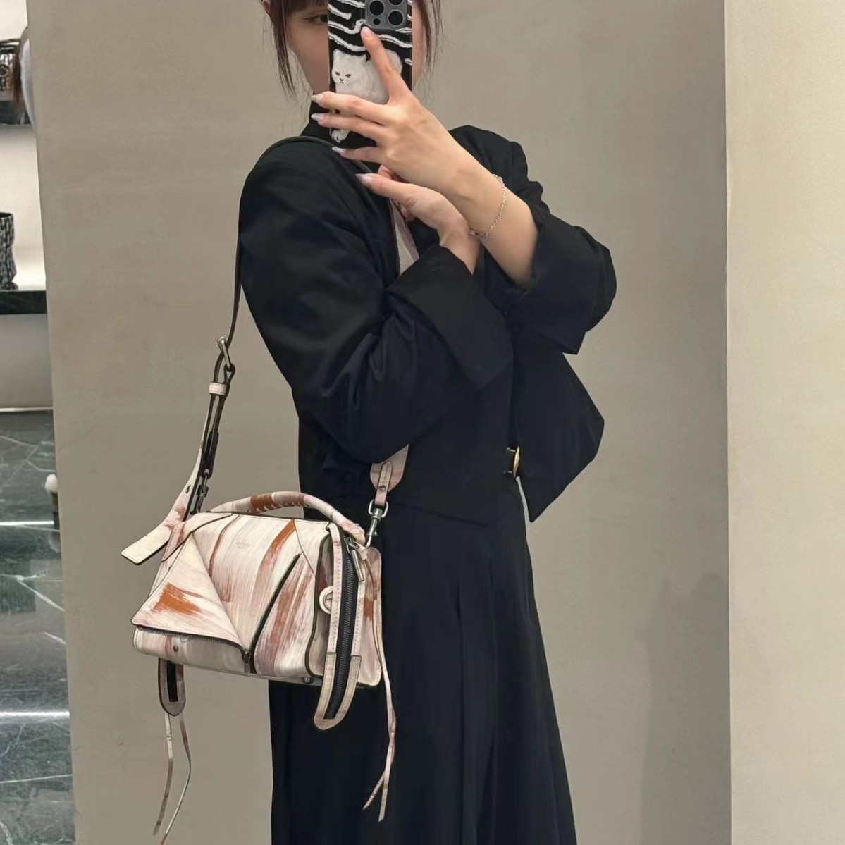 New flap collar spacious capacity, can be simple handheld and shoulder crossbody bag_voghion.com