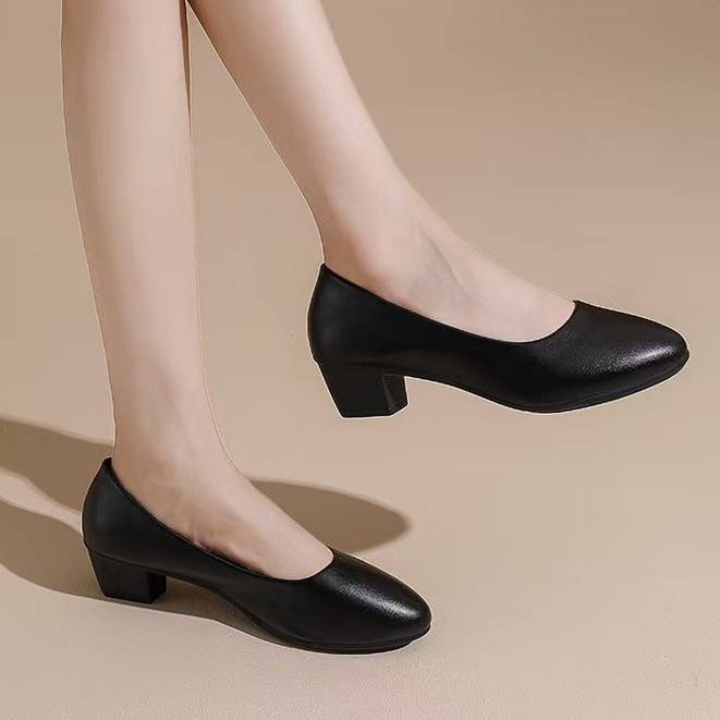 2025 otoño zapatos negros de tacones altos de primavera de cuero suave zapatos de trabajo de viaje de tacones gruesos zapatos de cuero de punta zapatos de mujer