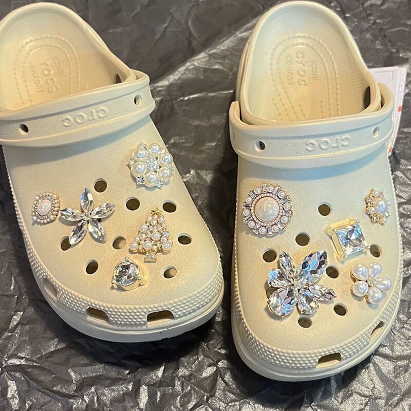 Trendy DIY Accessories for Clogs, Small Chanel-Style Gemstone Buckle, Christmas Tree Alloy Clog Shoe Buckle Trendy DIY Accessories for Clogs, Small Chanel-Style Gemstone Buckle, Christmas Tree Alloy Clog Shoe Buckle
