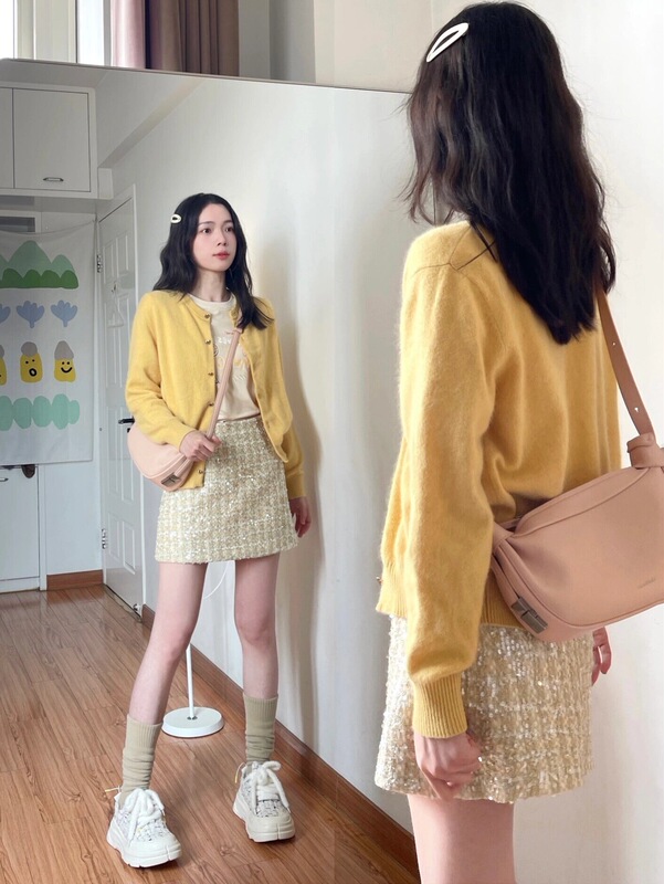 Korean-style milky yellow long-sleeve knit sweater for women, spring 2024 new model, gentle and soft, loose-fitting, short cardigan jacket Korean-style milky yellow long-sleeve knit sweater for women, spring 2024 new model, gentle and soft, loose-fitting, short cardigan jacket