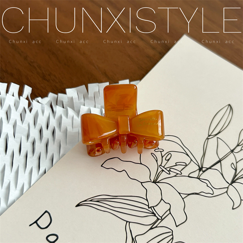 小さい蝶結び ~ 4cmの小さいサイズの前髪はシンプルです。