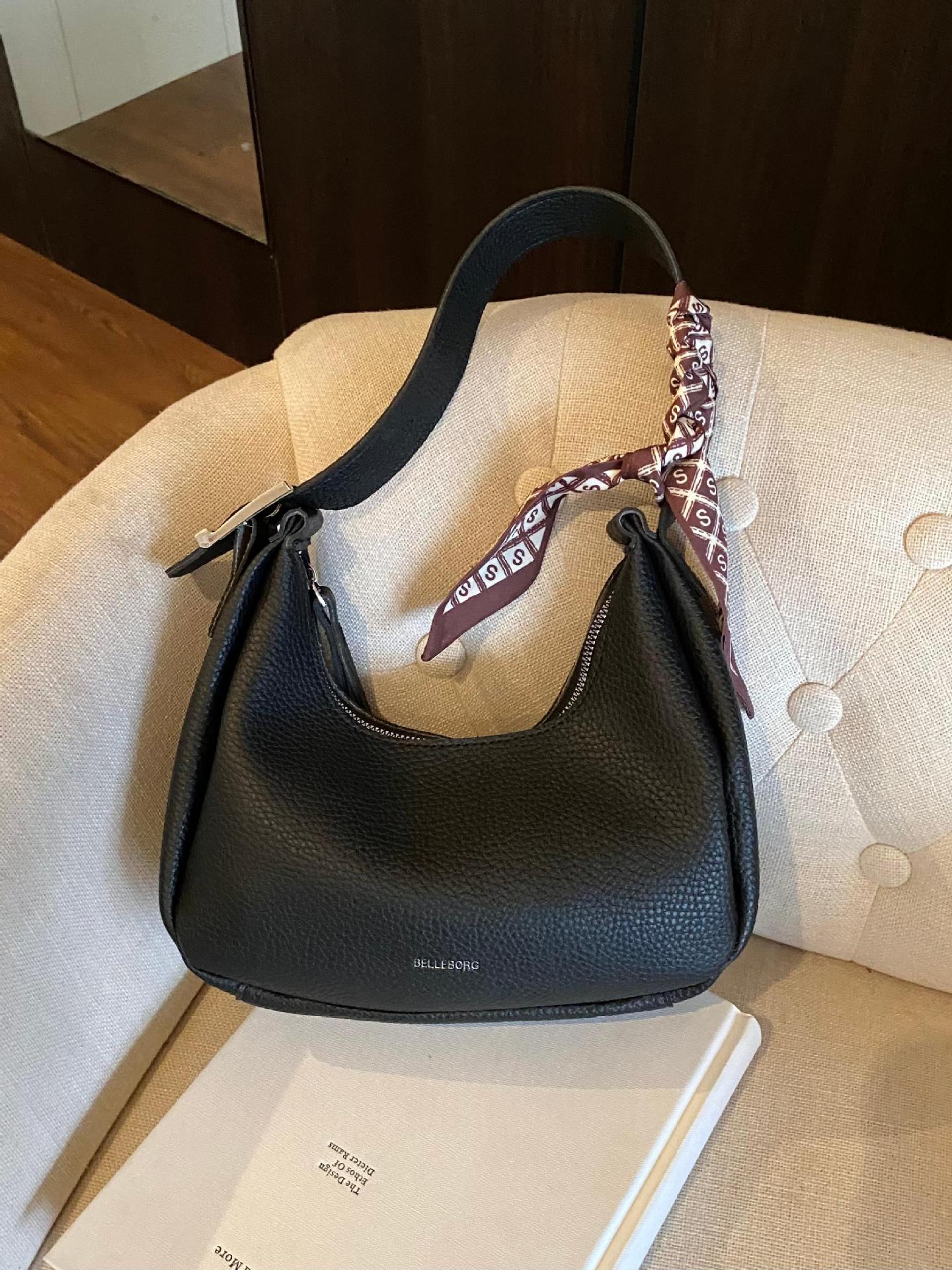 Bolso de axila coreano transfronterizo para mujer 2025 nuevo bolso de viaje simple casual de todo fósforo bolso de hombro de todo fósforo de alta gama