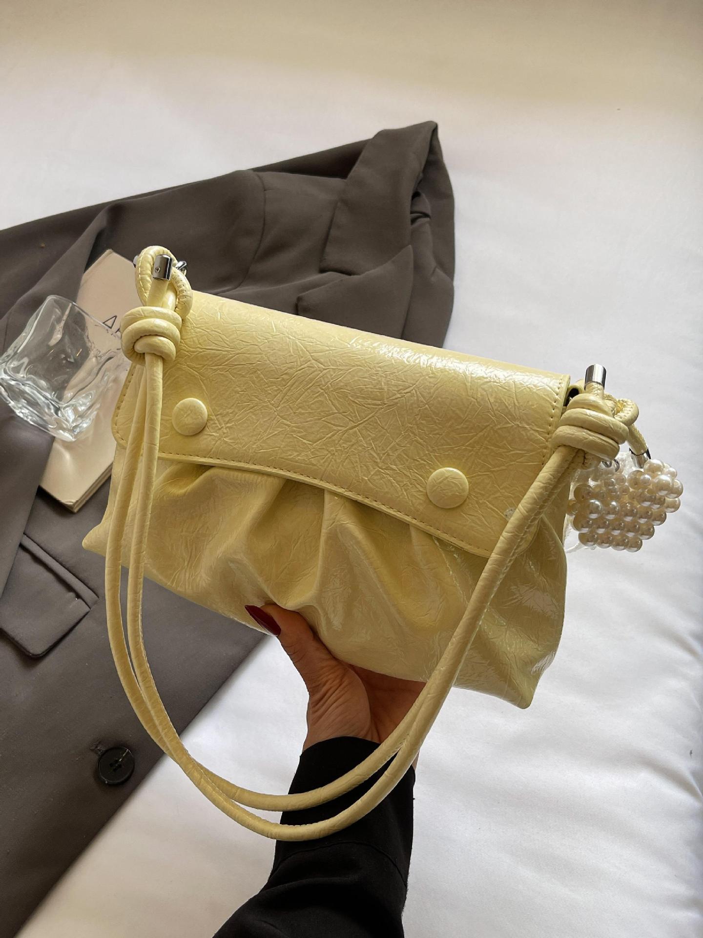 Bolso cuadrado pequeño estilo pop plisado popular de verano para mujer 2025 nuevo bolso de hombro de estilo occidental de todo fósforo bolso de axila de moda de nicho