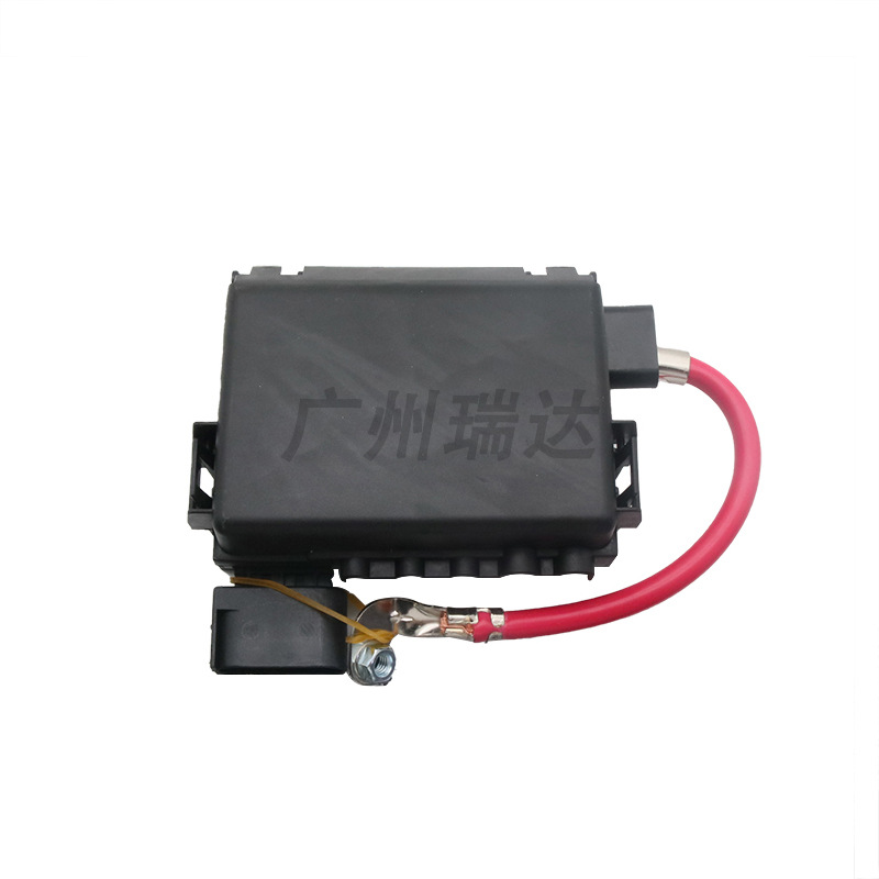 1J0937550A es adecuado para la caja de fusibles de automóviles Volkswagen Polo 1J0937617D al por mayor