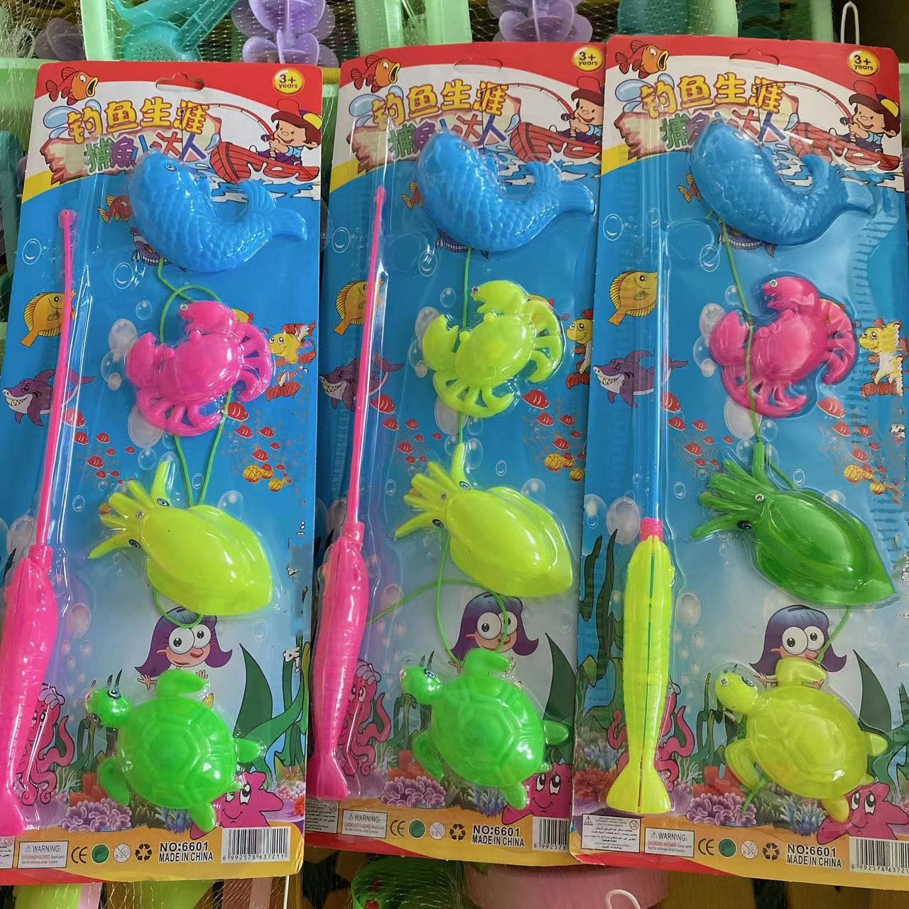 Juguetes de pesca para niños juguetes de agua de verano traje de pesca magnética baño de playa juguetes flotantes 2 yuanes grandes almacenes