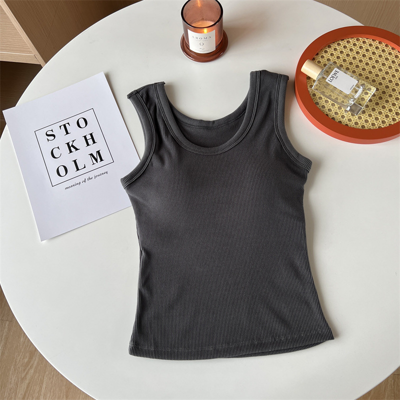 Темно -серой