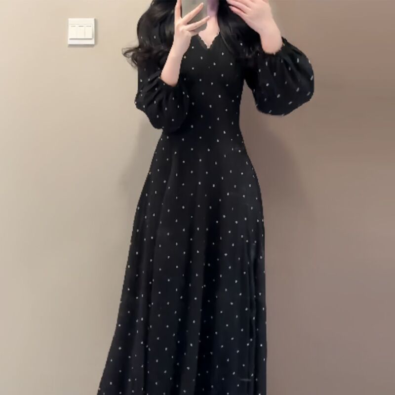 French Style Black V-Neck Polka Dot Long-Sleeved Dress for Women in Autumn and Winter, Versatile Inner Puff-Sleeved Mid-Length Skirt