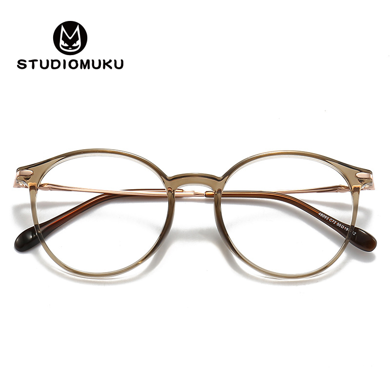 STUDIOMUKU, el rey de las gafas de madera, combina el Renacimiento y la moda con marcos de gafas.