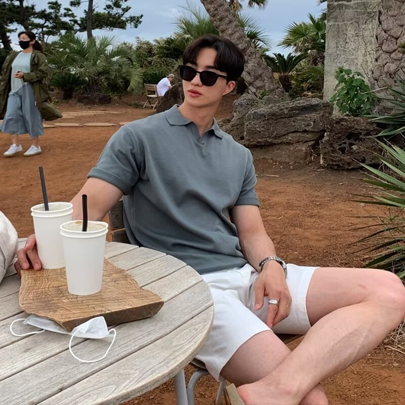 Moda coreana masculina suelta cuello en V cinco mangas de color sólido polo camisa de verano nueva marca de moda de algodón de perla camisa de manga corta