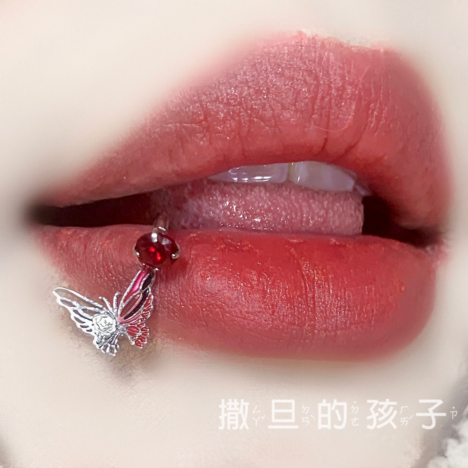 Silver pointed spike labret stud material detail