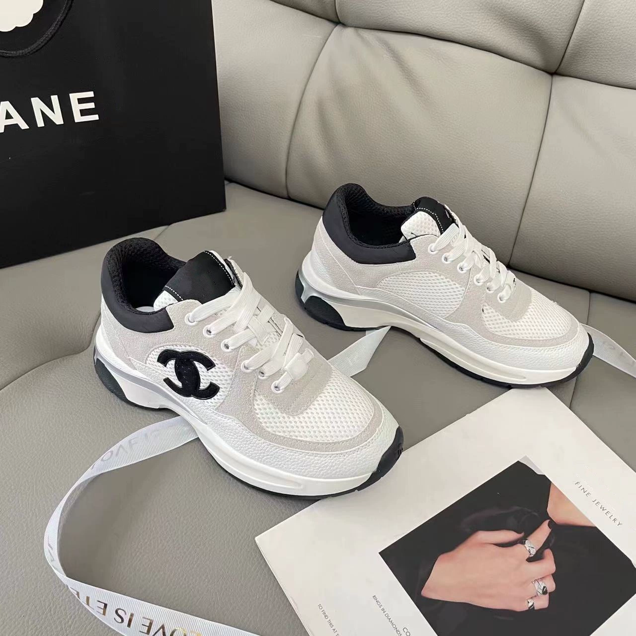 Женские туфли в стиле Chanel, новинка 2025 года, белые туфли из натуральной кожи на толстой подошве, увеличивающие рост, универсальные женские кроссовки из сетчатой ​​кожи из натуральной кожи