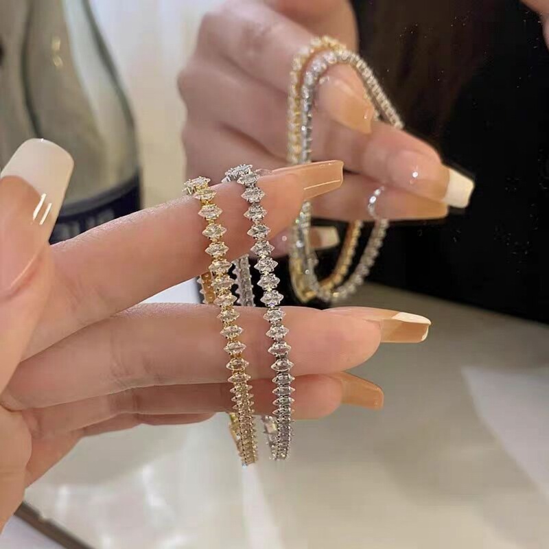High-end, lightweight, and exquisite cubic zirconia bracelet with dazzling sparkle, featuring a minimalist design and delicate diamond accents, perfect for women who appreciate understated elegance High-end, lightweight, and exquisite cubic zirconia bracelet with dazzling sparkle, featuring a minimalist design and delicate diamond accents, perfect for women who appreciate understated elegance