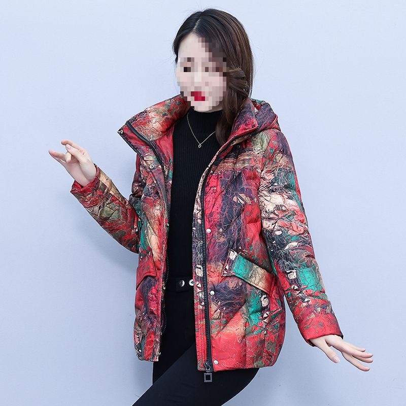妈妈羽绒服女短款2025冬装新款中老年花色大码小个子修身加厚外套