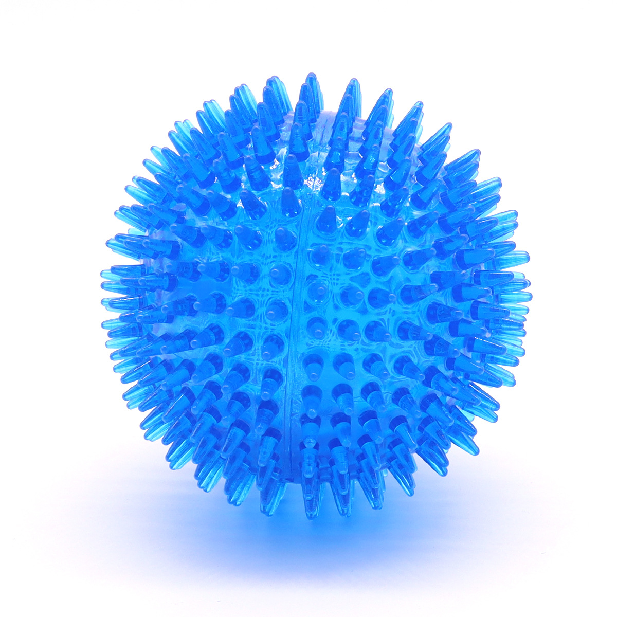 Los juguetes para perros no son malos para morder. Pelota de juguete de sonido para mascotas. Juguetes para perros.