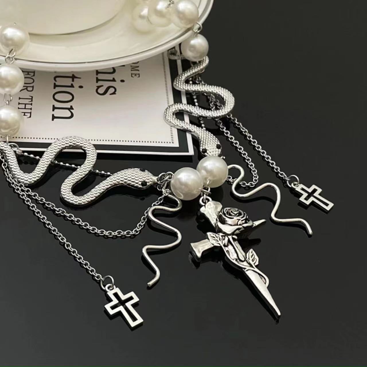 Sweet Cool Style Cross Rose Snake Imitation Pearl Alloy Plating Women's Necklace display picture 2