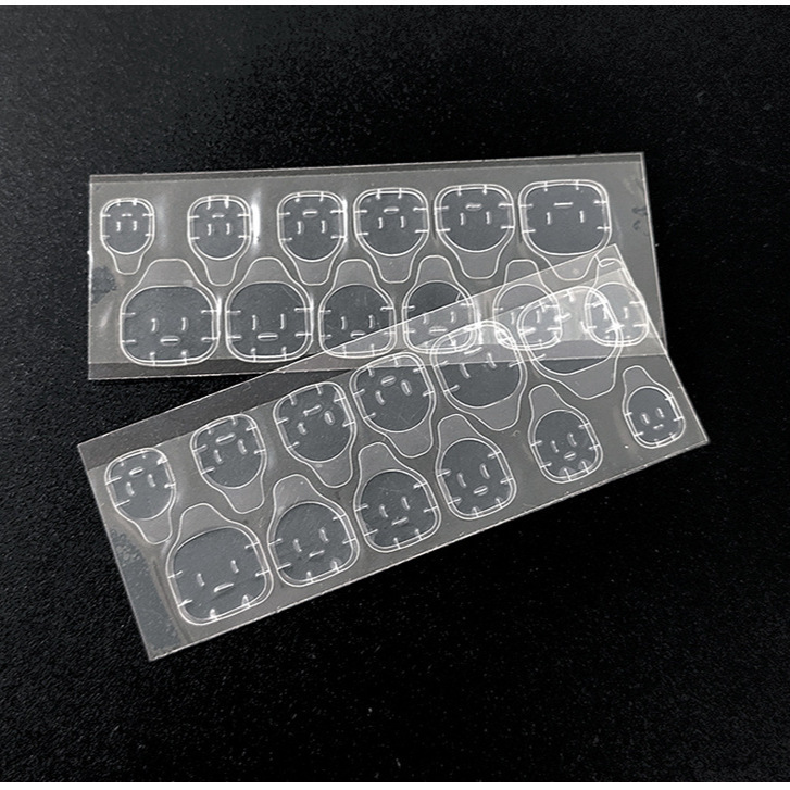 El pegamento de las uñas se puede usar para cambiar el relleno de gel.