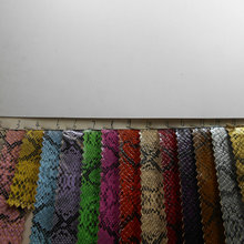 高光蛇纹PU皮革 镜面PU印花蛇纹人造革 压纹小蛇纹箱包手袋革面料