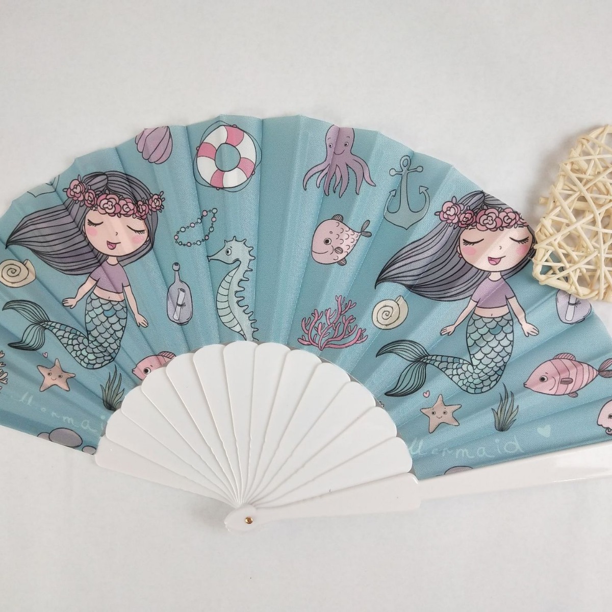 Hay en stock hueso de plástico fresco ventilador plegable creativo tela Oxford superficie del ventilador pequeña sirena tema