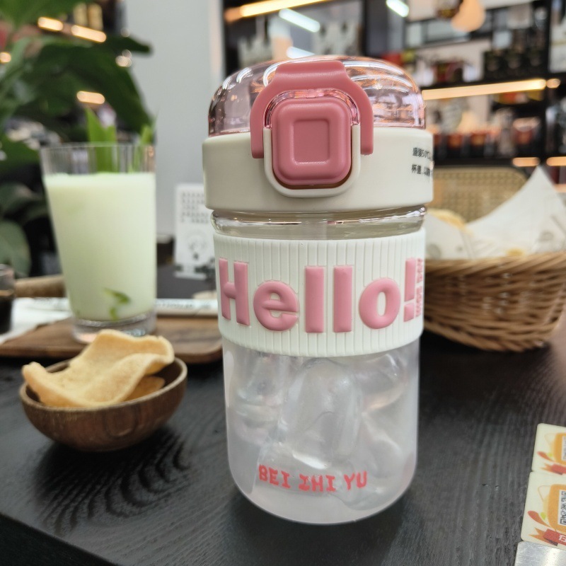 漫画風の女の子用ストロー付き携帯用かわいいネット人気落下防止プラスチック製ウォーターカップ、スポーツ用キュートなフィギュア付き|undefined