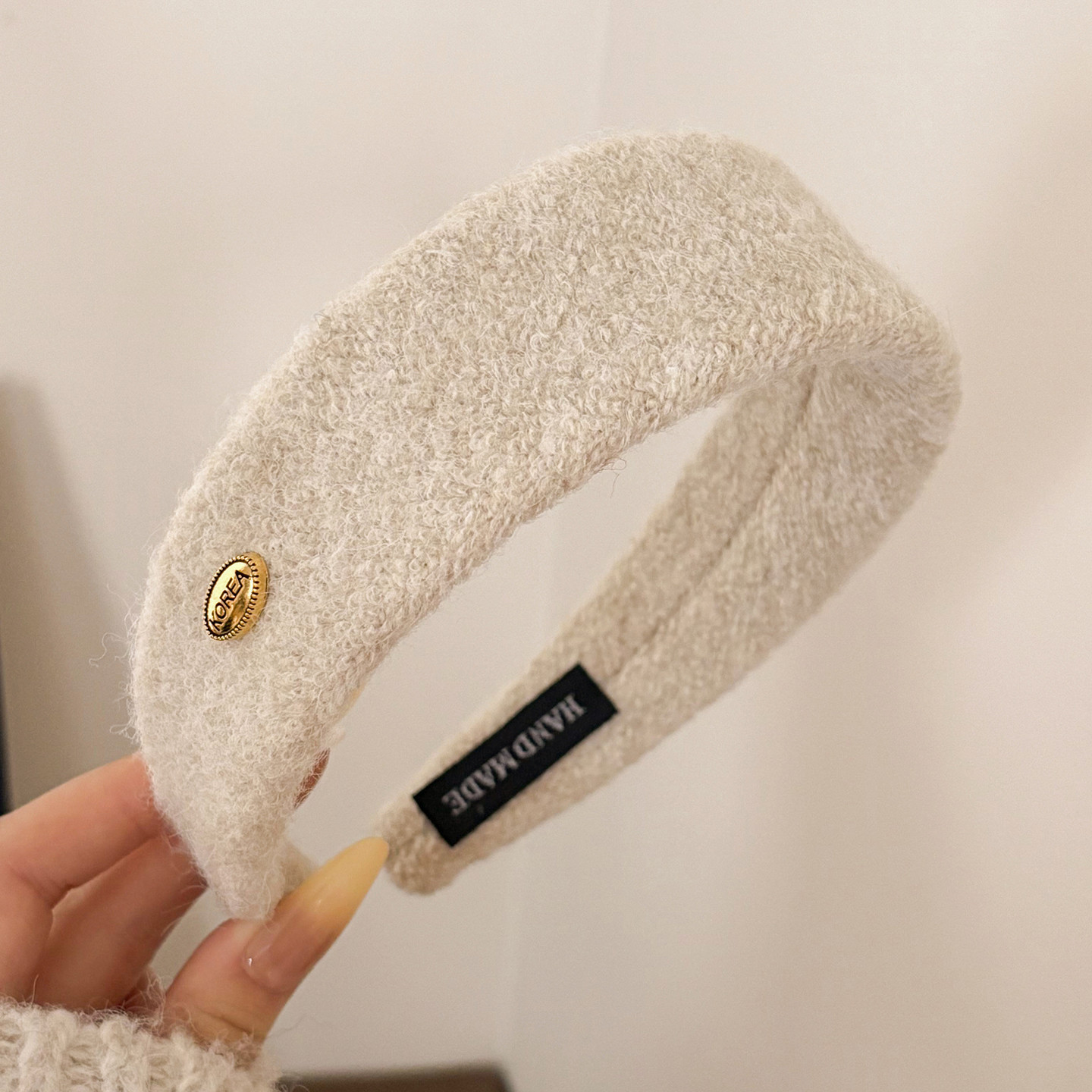 2025 nuevo otoño y invierno lana banda ancha de cabello de mujer banda de cabello de alta sensación retro puerto ventana banda de cabello fuera de la tarjeta de cabello adornamiento