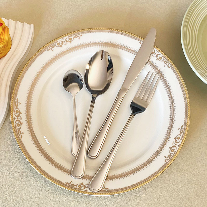 Bestickset i rostfritt stål för biff kniv och gaffel 4 delar_voghion.com