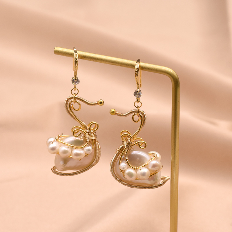 high quality elegant earrings from pearl